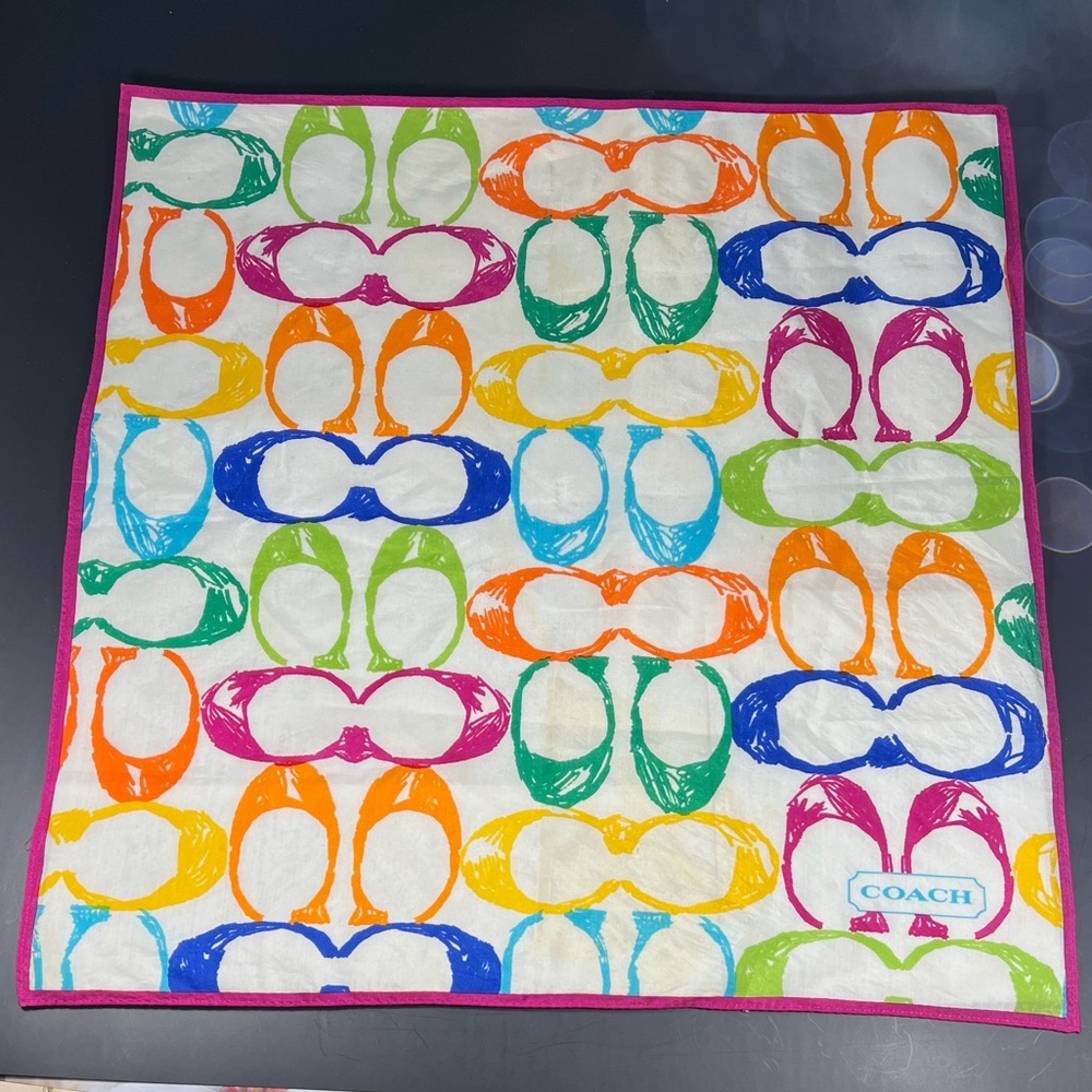 ๐บ COACH SCARF MULTICOLOR WITH SIGNATURE C PATTERN SILK - Picture 2 of 4